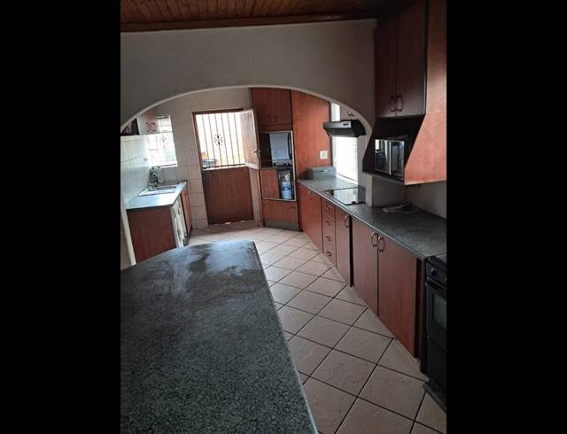 3 BEDROOM HOUSE FOR SALE IN SOUTH HILLS